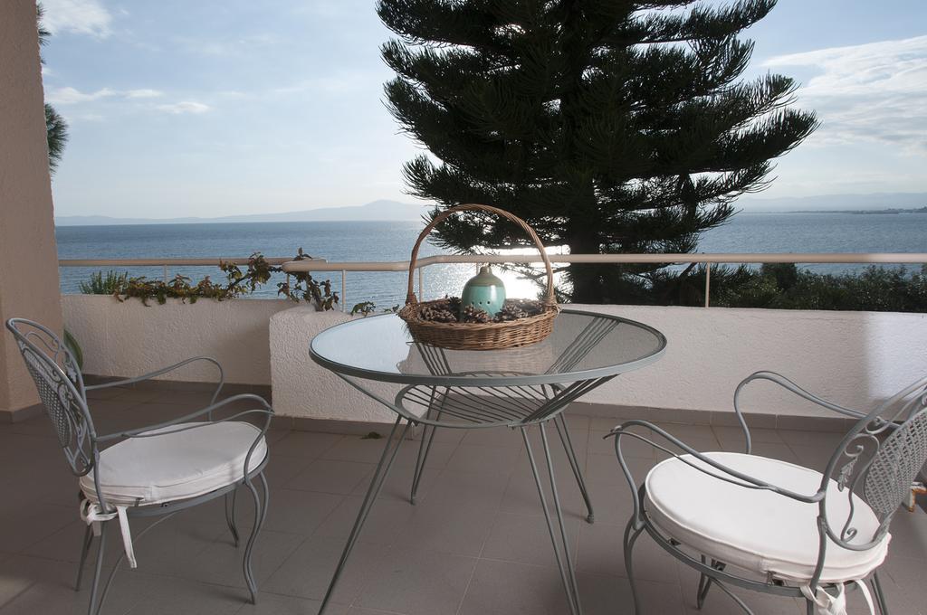 Messinian Blue Seaside Villa Kalamata Exterior foto