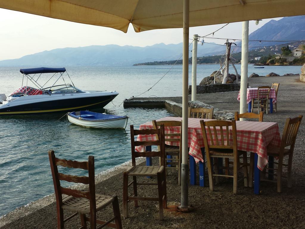 Messinian Blue Seaside Villa Kalamata Exterior foto