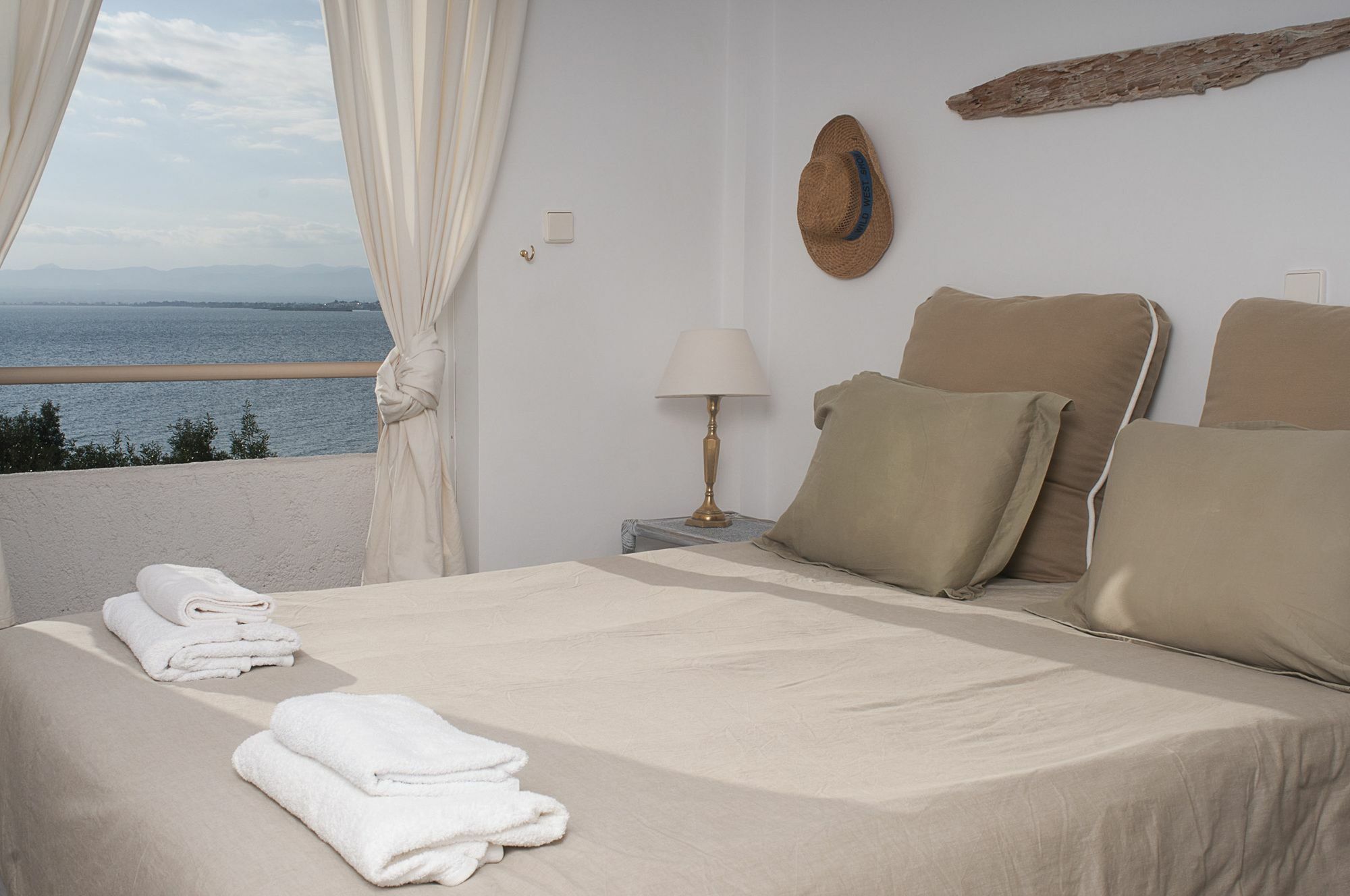 Messinian Blue Seaside Villa Kalamata Exterior foto