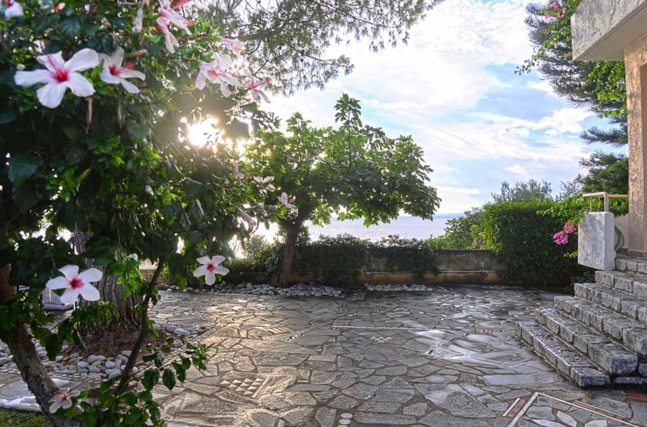 Messinian Blue Seaside Villa Kalamata Exterior foto